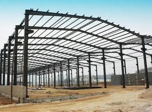  在面對(duì)襄陽鋼結(jié)構(gòu)廠房屋面瓦我們應(yīng)該怎么選擇？