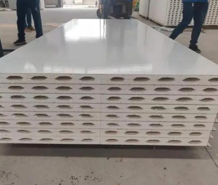 遠(yuǎn)大彩鋼生產(chǎn)的襄陽凈化板材應(yīng)注意哪些方面？