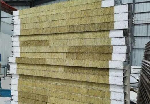 什么是彩鋼瓦夾心巖棉板？襄陽遠(yuǎn)大彩鋼為你介紹！